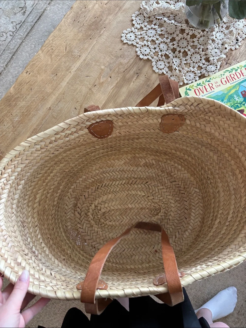 Large Moroccan market Woven Straw Tote Bag with Tan Leather Handles - Picture 3 of 5